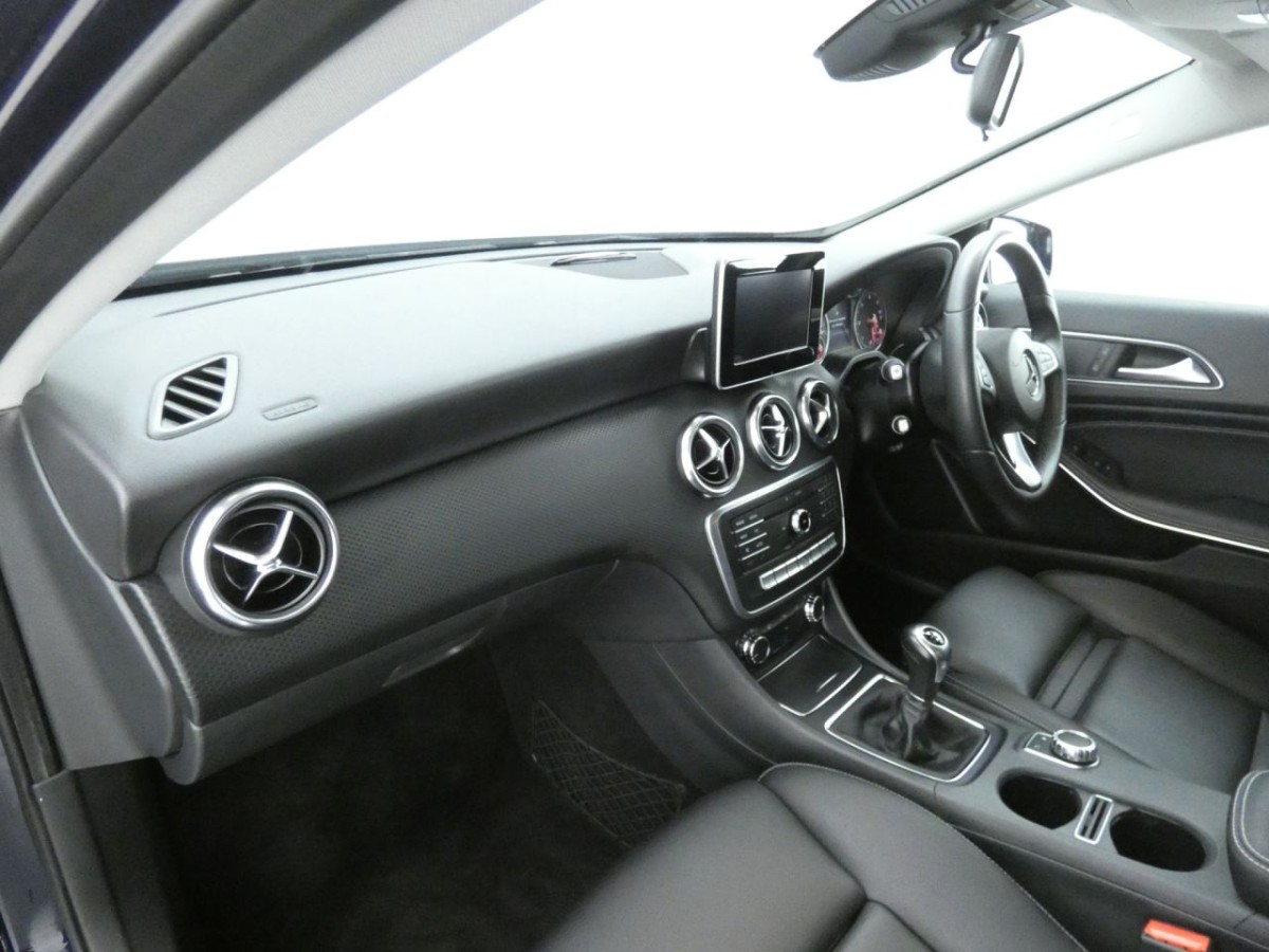 MERCEDES-BENZ A-CLASS 1.5 A 180 D SE EXECUTIVE 5D 107 BHP - 2017 - £14,990