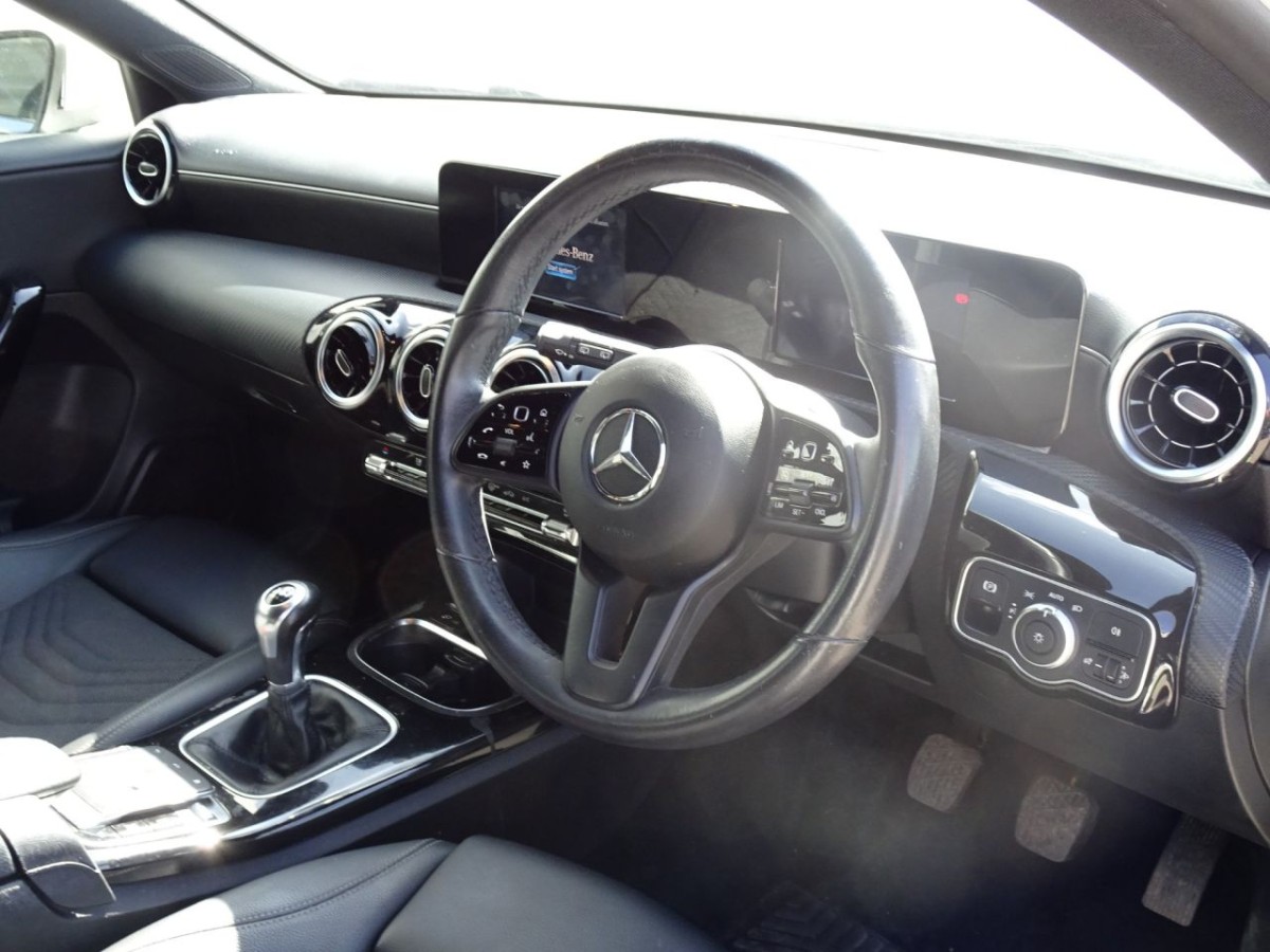 MERCEDES-BENZ A-CLASS 1.3 A 180 SE 5D 135 BHP - 2019 - £14,490