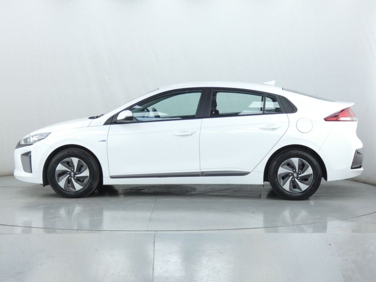 HYUNDAI IONIQ 1.6 SE MHEV 5D 140 BHP - 2019 - £11,400