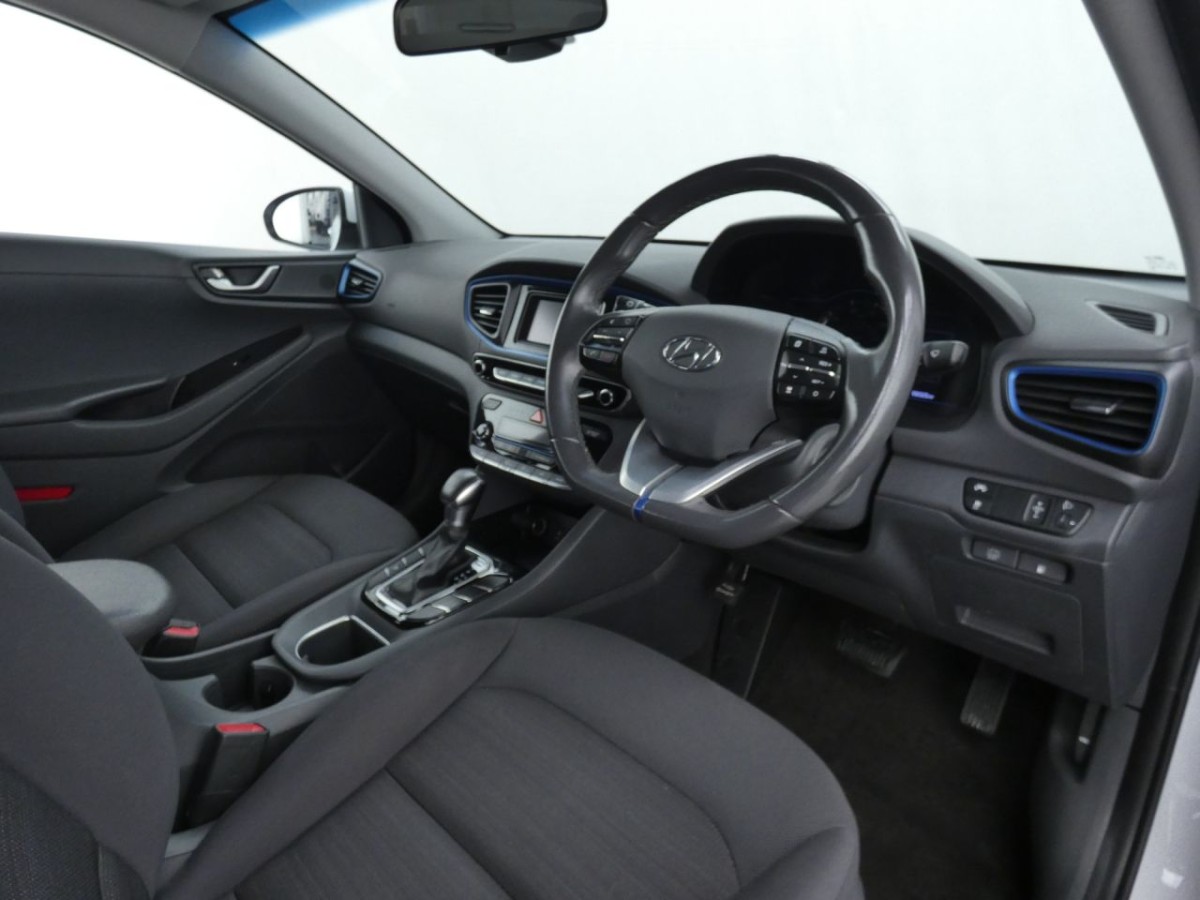 HYUNDAI IONIQ 1.6 SE MHEV 5D 140 BHP - 2019 - £11,400