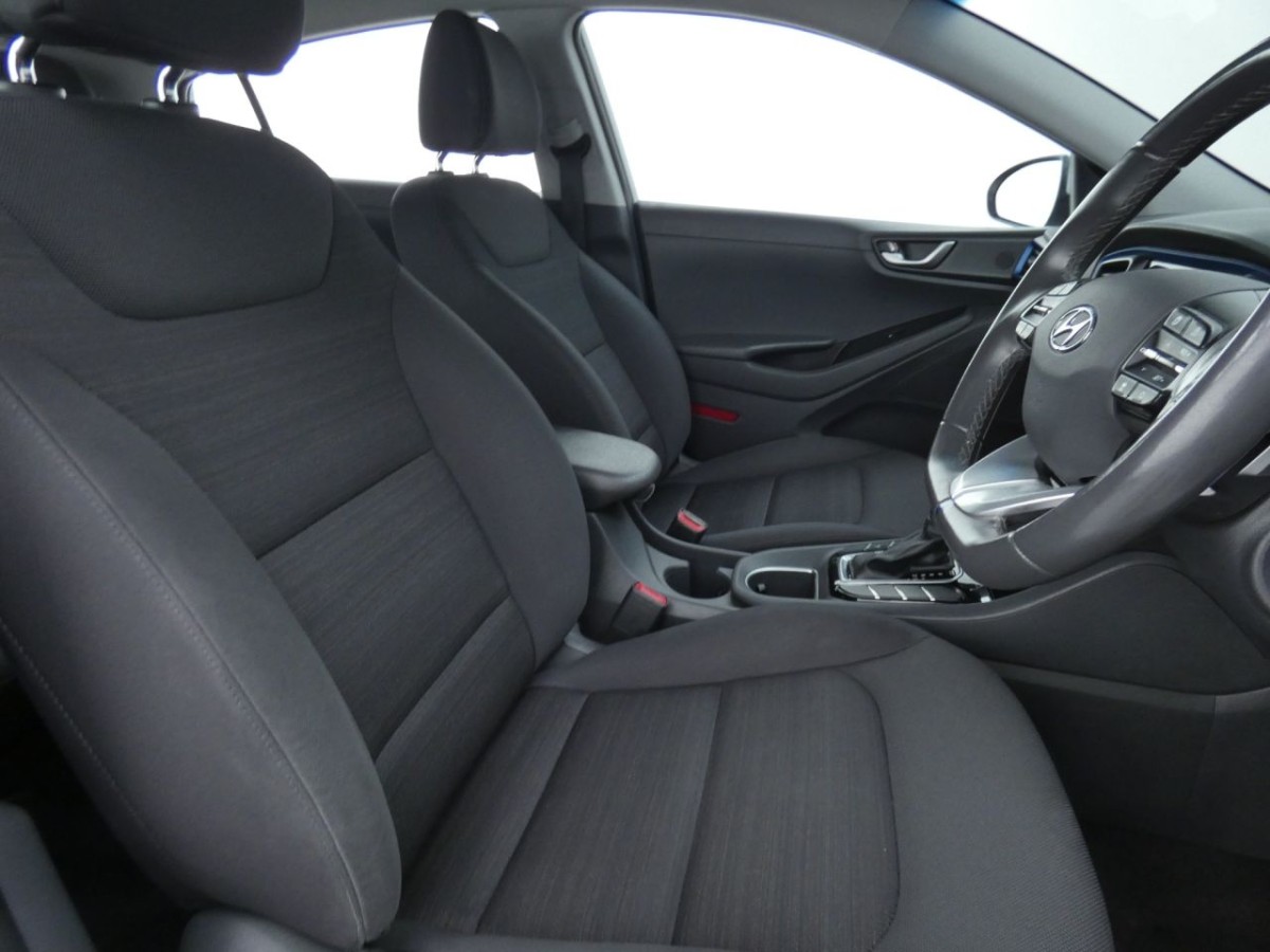 HYUNDAI IONIQ 1.6 SE MHEV 5D 140 BHP - 2019 - £11,400