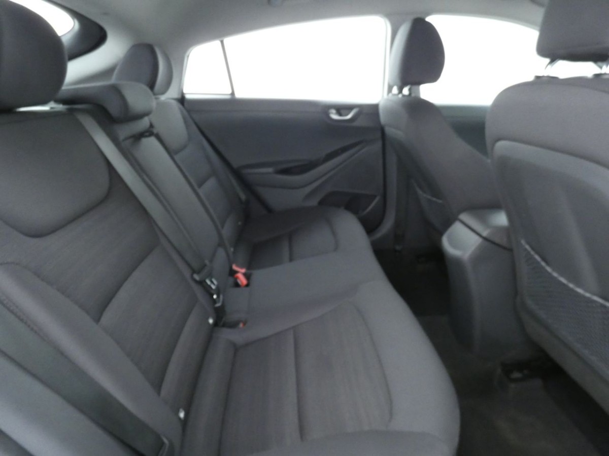 HYUNDAI IONIQ 1.6 SE MHEV 5D 140 BHP - 2019 - £11,400