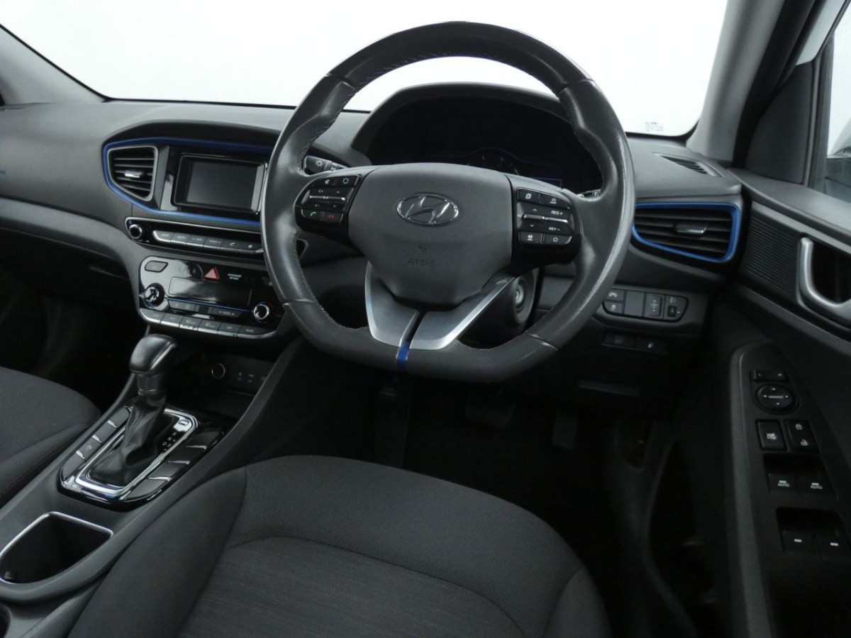 HYUNDAI IONIQ 1.6 SE MHEV 5D 140 BHP - 2019 - £11,400