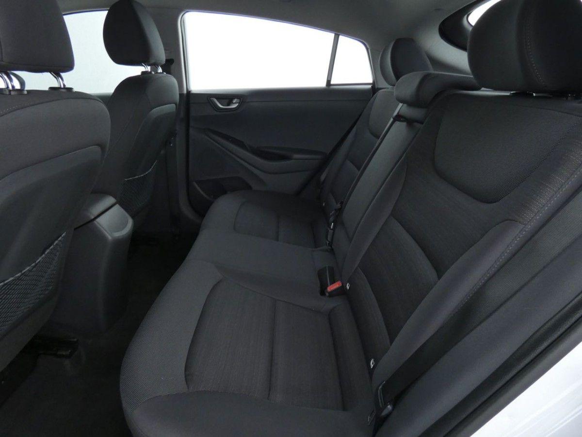HYUNDAI IONIQ 1.6 SE MHEV 5D 140 BHP - 2019 - £11,400