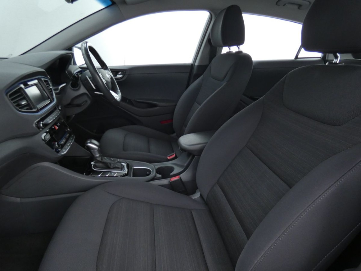 HYUNDAI IONIQ 1.6 SE MHEV 5D 140 BHP - 2019 - £11,400