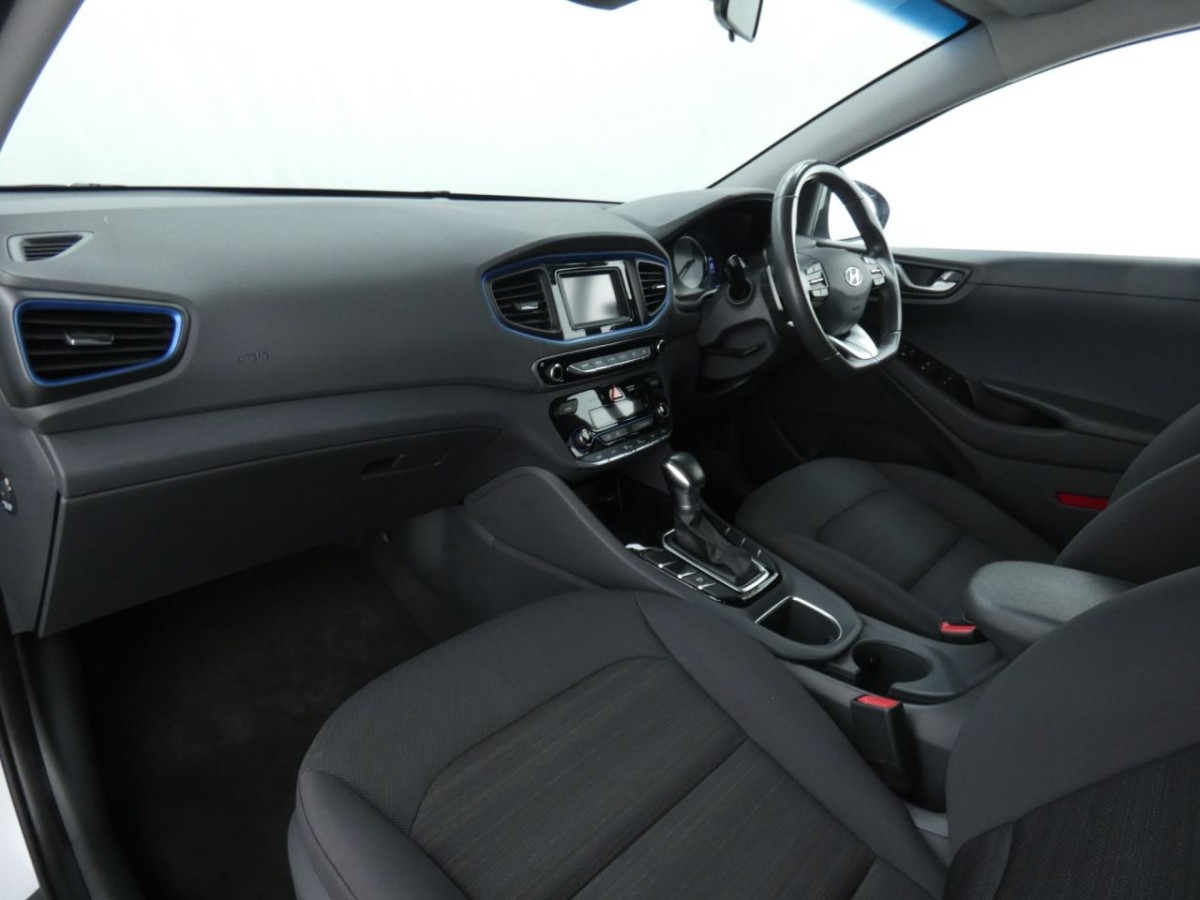 HYUNDAI IONIQ 1.6 SE MHEV 5D 140 BHP - 2019 - £11,400