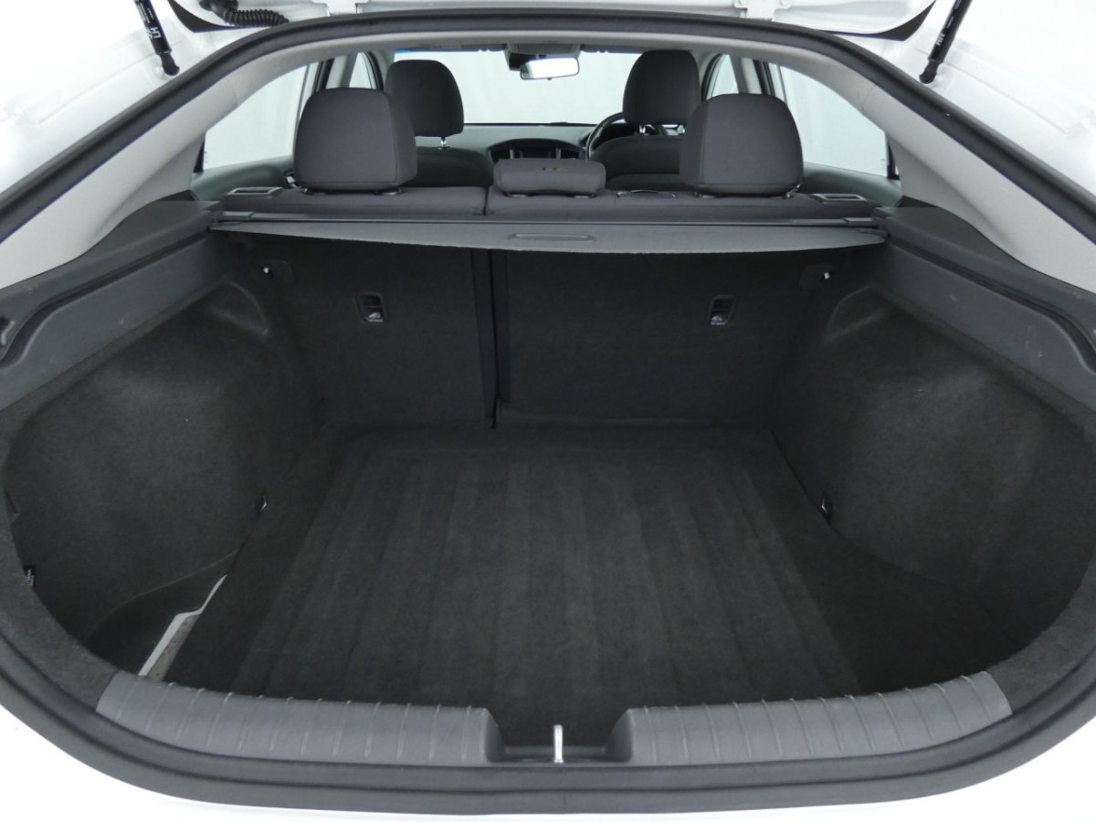 HYUNDAI IONIQ 1.6 SE MHEV 5D 140 BHP - 2019 - £11,400
