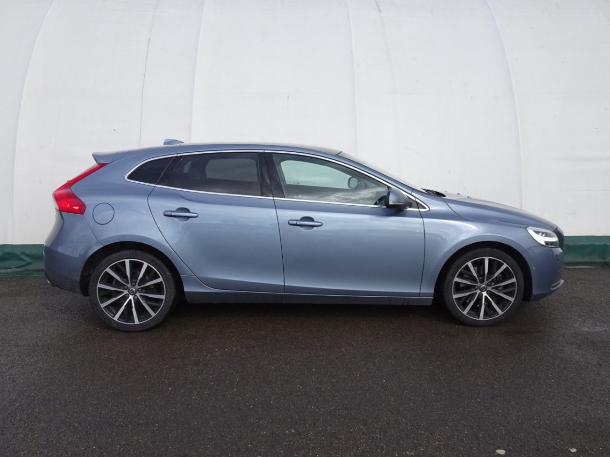VOLVO V40 2.0 D3 INSCRIPTION EDITION 5D AUTO 148 BHP HATCHBACK - 2019 - £13,990