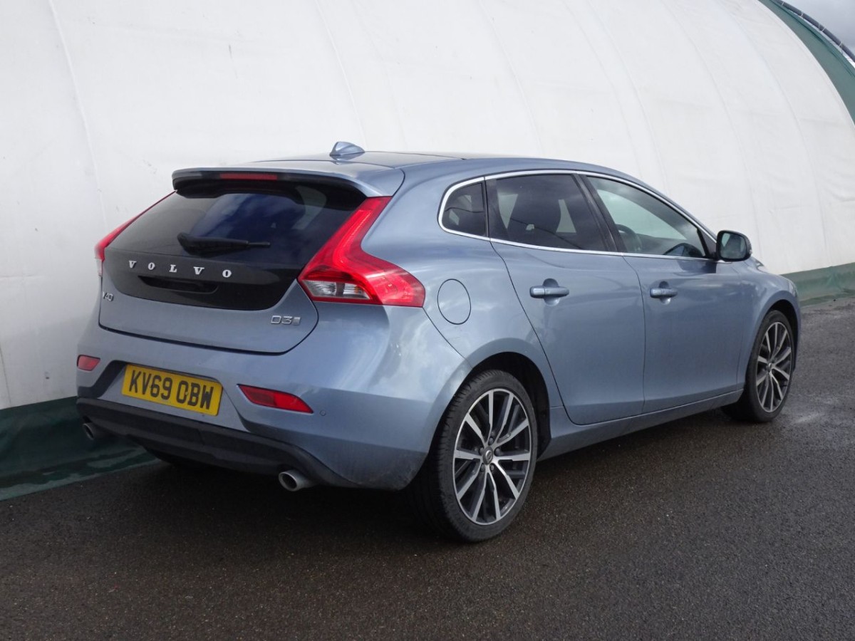 VOLVO V40 2.0 D3 INSCRIPTION EDITION 5D AUTO 148 BHP HATCHBACK - 2019 - £13,990