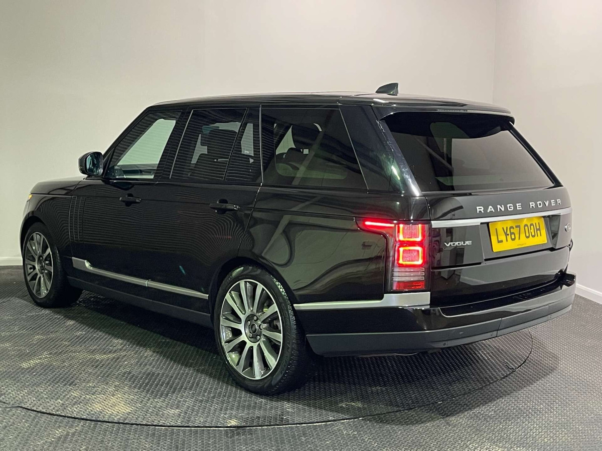 LAND ROVER RANGE ROVER 2017 (67) 3.0 TD V6 VOGUE SUV 5DR DIESEL AUTO 4WD EURO 6 (S/S) (258 PS) - 2017 - £21,500