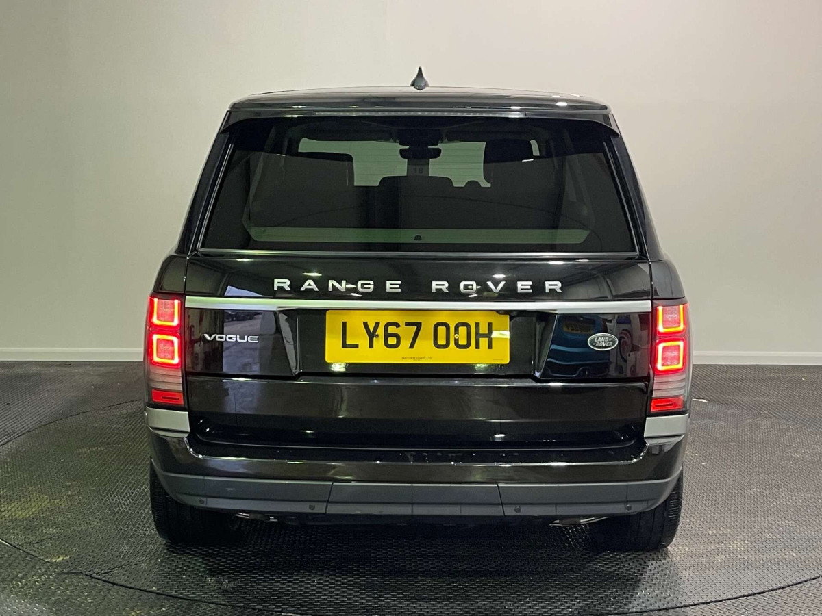 LAND ROVER RANGE ROVER 2017 (67) 3.0 TD V6 VOGUE SUV 5DR DIESEL AUTO 4WD EURO 6 (S/S) (258 PS) - 2017 - £21,500