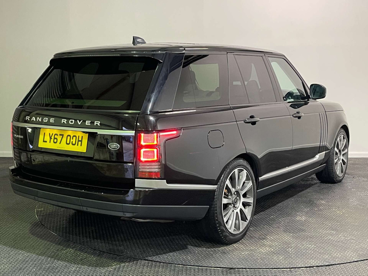LAND ROVER RANGE ROVER 2017 (67) 3.0 TD V6 VOGUE SUV 5DR DIESEL AUTO 4WD EURO 6 (S/S) (258 PS) - 2017 - £21,500