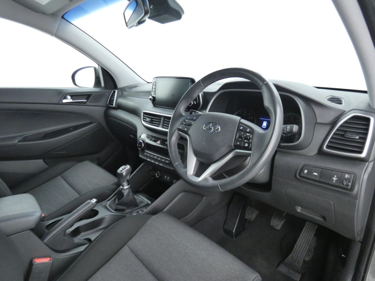 HYUNDAI TUCSON 1.6 GDI SE NAV 5D 130 BHP - 2019 - £14,990