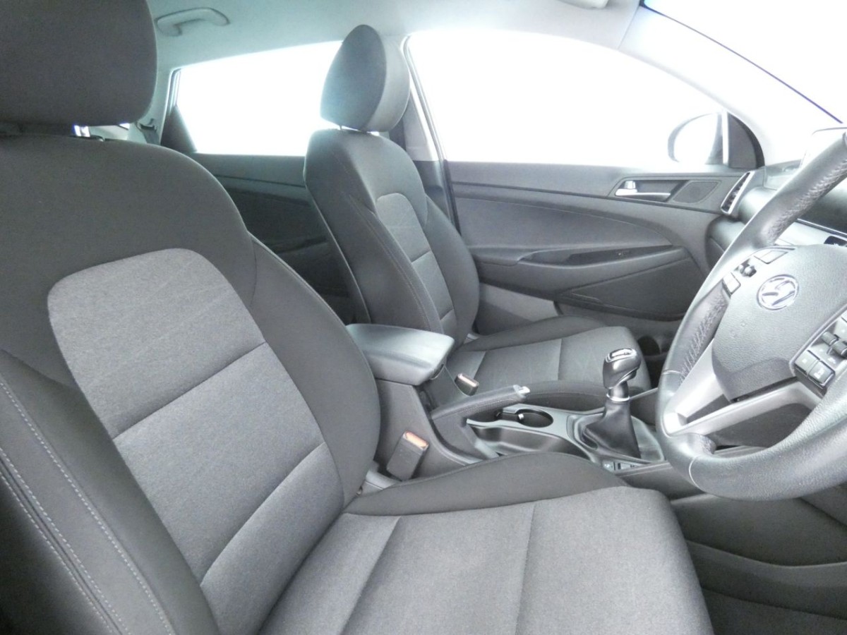 HYUNDAI TUCSON 1.6 GDI SE NAV 5D 130 BHP - 2019 - £14,990