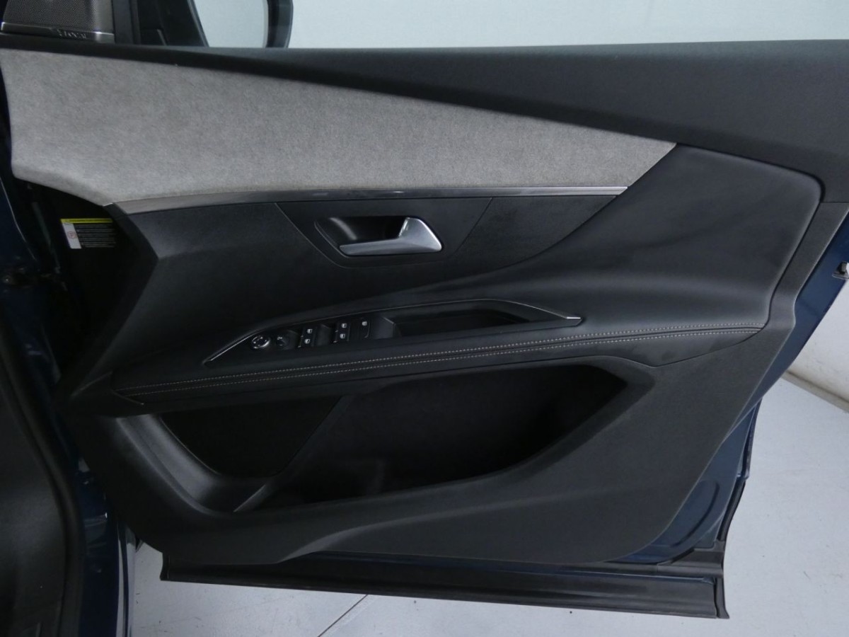 PEUGEOT 5008 1.6 PURETECH S/S GT PREMIUM 5D 179 BHP - 2021 - £21,990