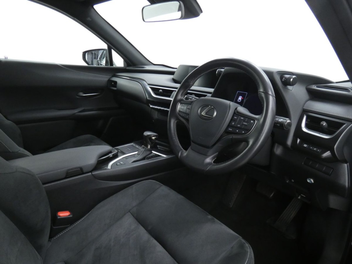 LEXUS UX 2.0 250H 5D 108 BHP - 2019 - £16,990