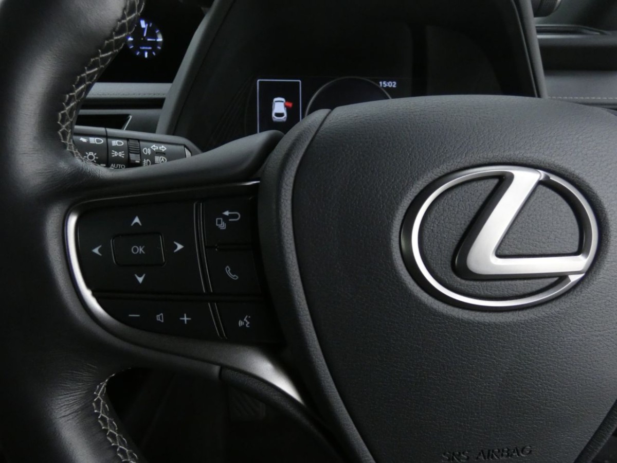 LEXUS UX 2.0 250H 5D 108 BHP - 2019 - £16,990