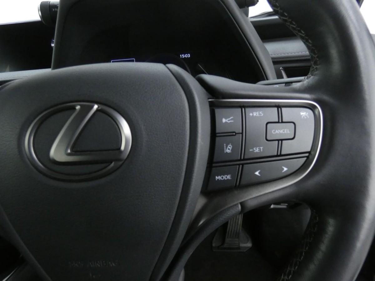 LEXUS UX 2.0 250H 5D 108 BHP - 2019 - £16,990