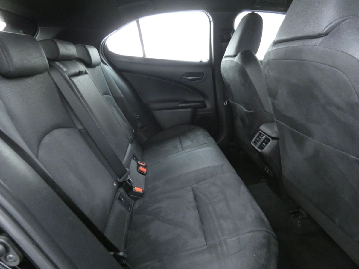 LEXUS UX 2.0 250H 5D 108 BHP - 2019 - £16,990