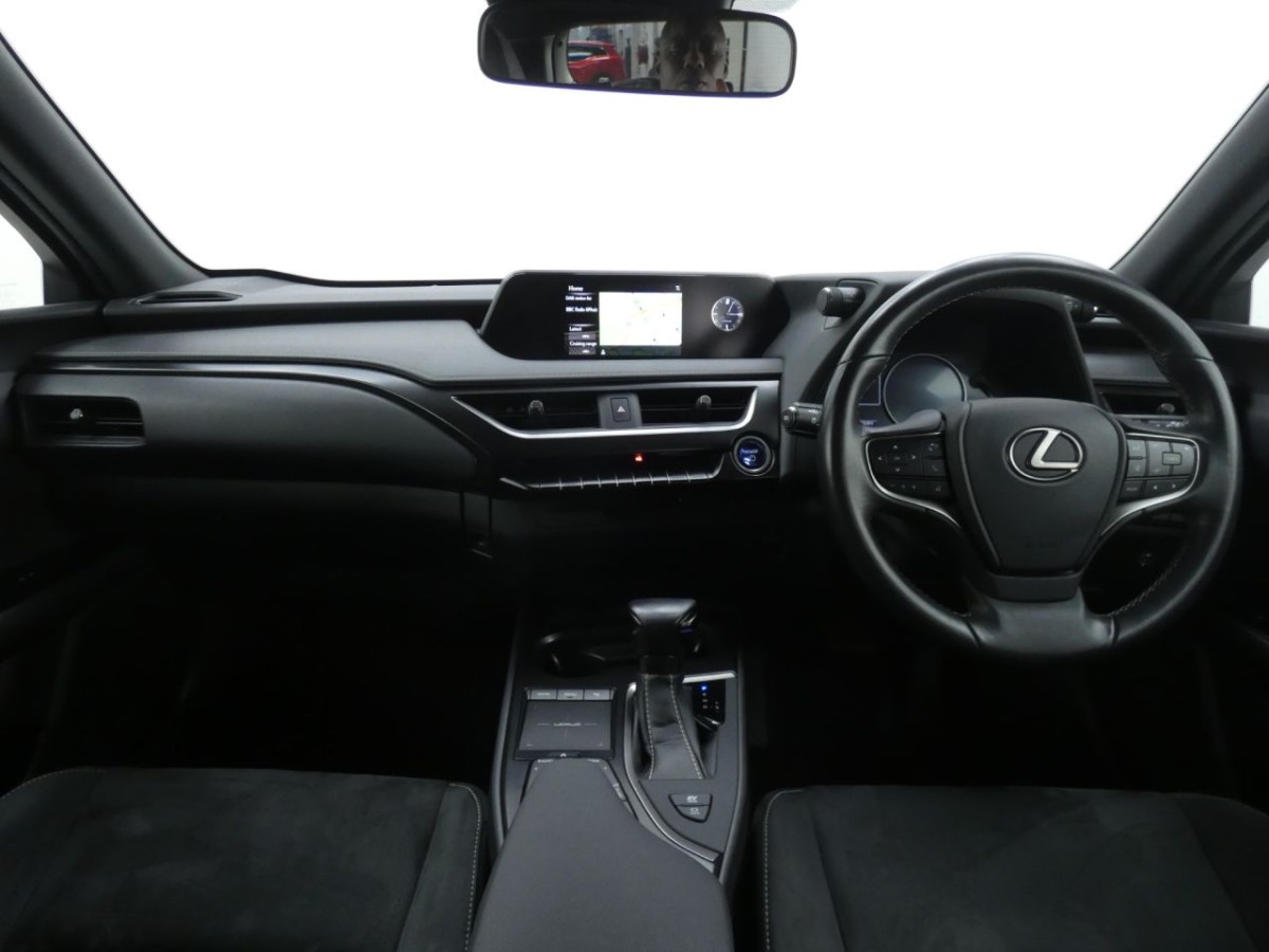 LEXUS UX 2.0 250H 5D 108 BHP - 2019 - £16,990