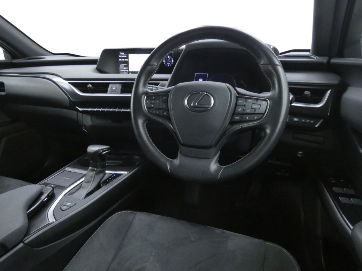 LEXUS UX 2.0 250H 5D 108 BHP - 2019 - £16,990