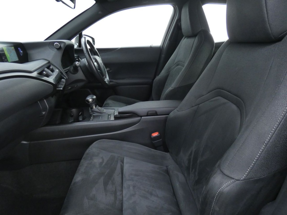 LEXUS UX 2.0 250H 5D 108 BHP - 2019 - £16,990