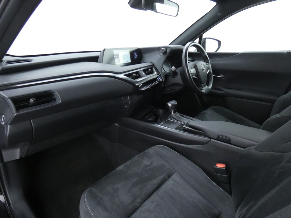 LEXUS UX 2.0 250H 5D 108 BHP - 2019 - £16,990
