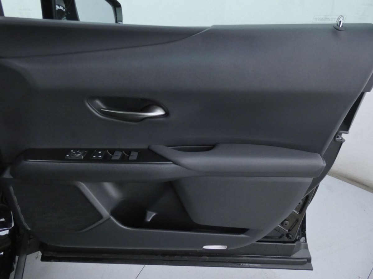 LEXUS UX 2.0 250H 5D 108 BHP - 2019 - £16,990