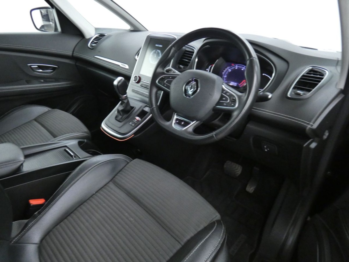 RENAULT GRAND SCENIC 1.3 SIGNATURE TCE EDC 5D 139 BHP - 2019 - £14,700