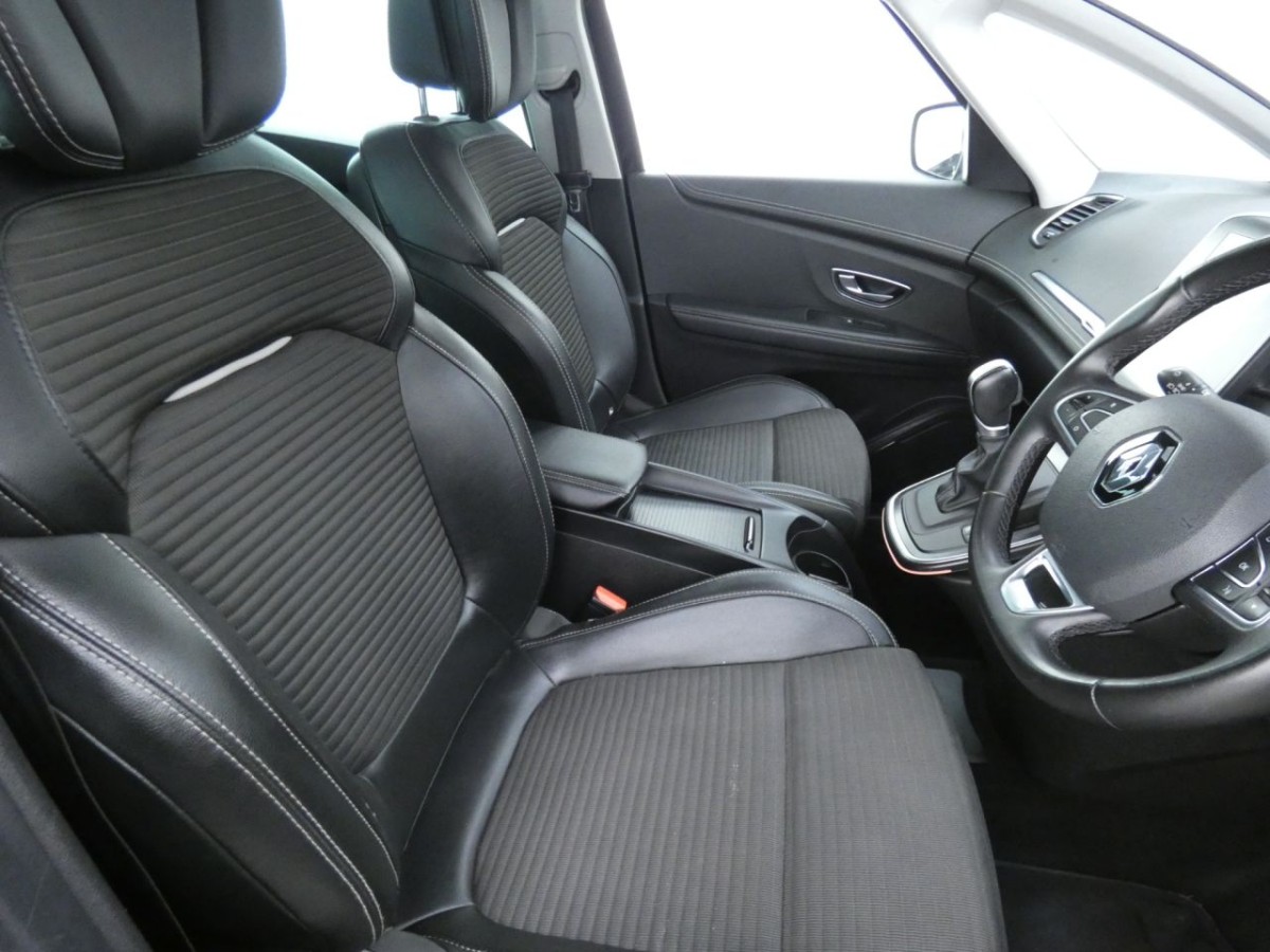 RENAULT GRAND SCENIC 1.3 SIGNATURE TCE EDC 5D 139 BHP - 2019 - £14,700