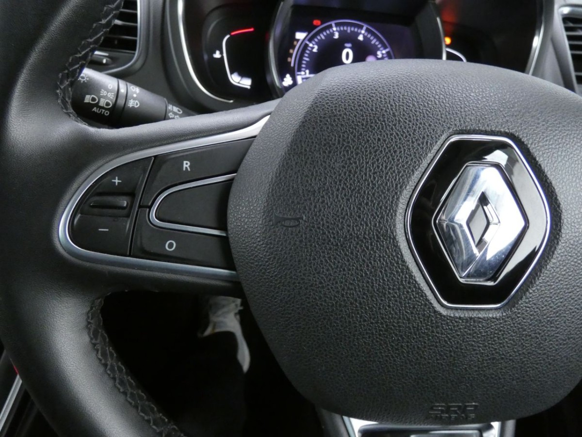 RENAULT GRAND SCENIC 1.3 SIGNATURE TCE EDC 5D 139 BHP - 2019 - £14,700