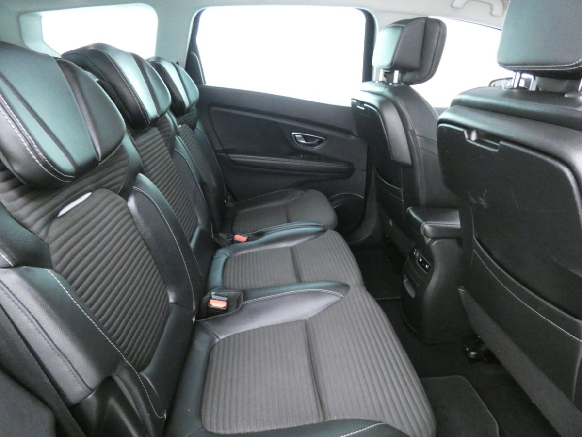 RENAULT GRAND SCENIC 1.3 SIGNATURE TCE EDC 5D 139 BHP - 2019 - £14,700