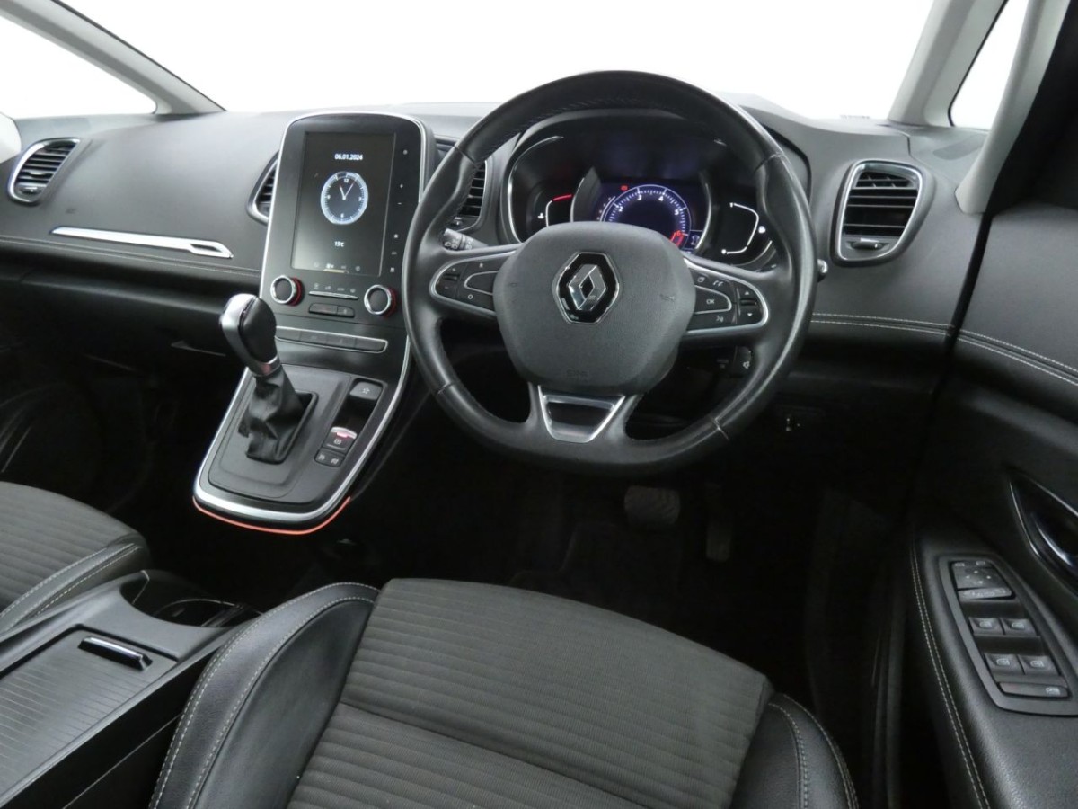 RENAULT GRAND SCENIC 1.3 SIGNATURE TCE EDC 5D 139 BHP - 2019 - £14,700