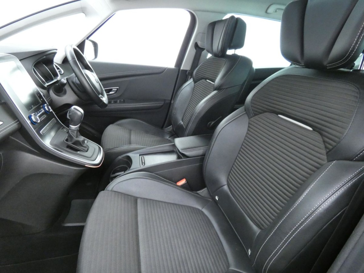 RENAULT GRAND SCENIC 1.3 SIGNATURE TCE EDC 5D 139 BHP - 2019 - £14,700