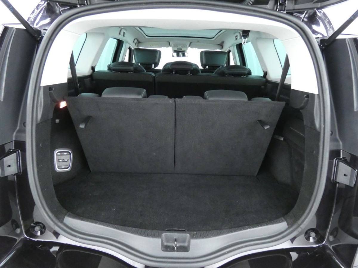RENAULT GRAND SCENIC 1.3 SIGNATURE TCE EDC 5D 139 BHP - 2019 - £14,700