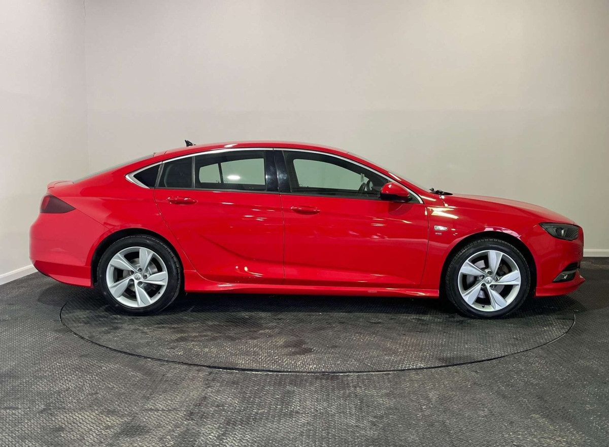 VAUXHALL INSIGNIA 2020 (20) 2.0 TURBO D BLUEINJECTION SRI VX LINE NAV GRAND SPORT 5DR DIESEL AUTOMATIC - 2020 - £12,500