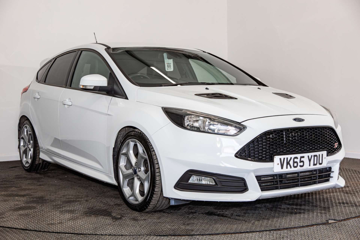 FORD FOCUS 2015 (65) 2.0 TDCI ST-2 HATCHBACK 5DR DIESEL MANUAL EURO 6 (S/S) (185 PS) - 2015 - £8,300