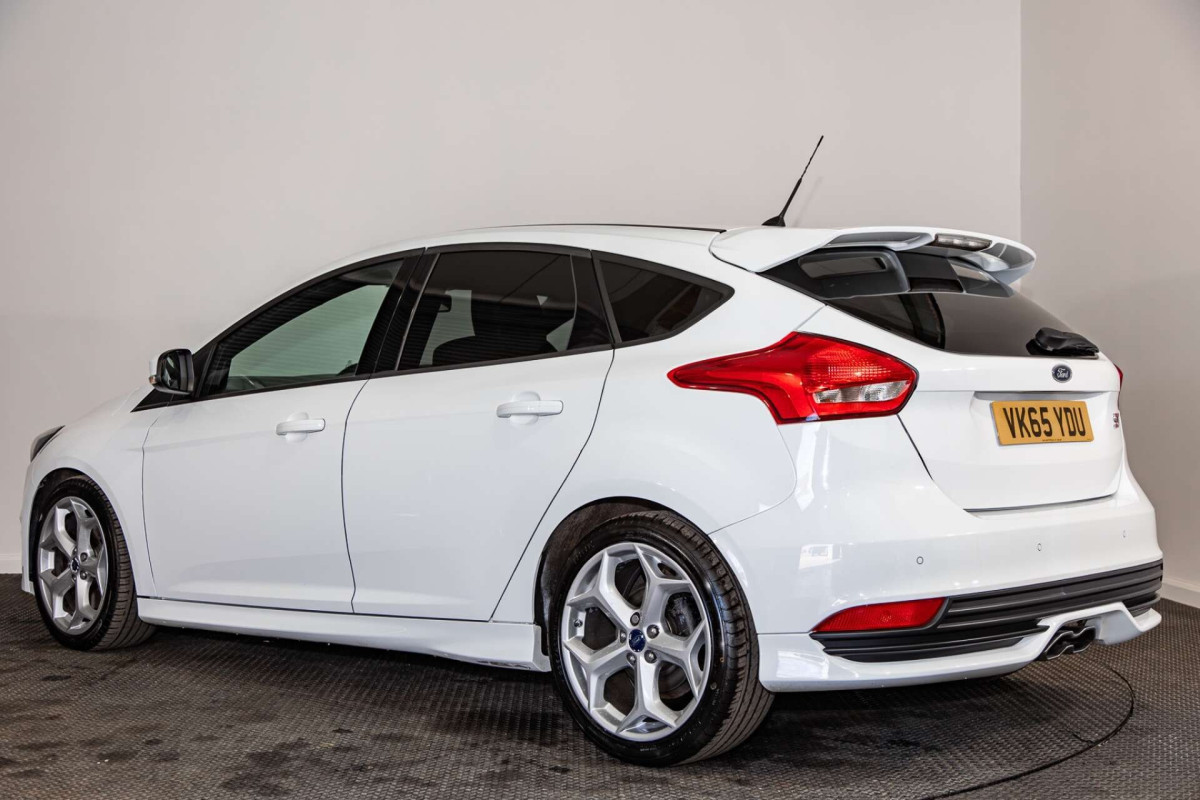 FORD FOCUS 2015 (65) 2.0 TDCI ST-2 HATCHBACK 5DR DIESEL MANUAL EURO 6 (S/S) (185 PS) - 2015 - £8,300