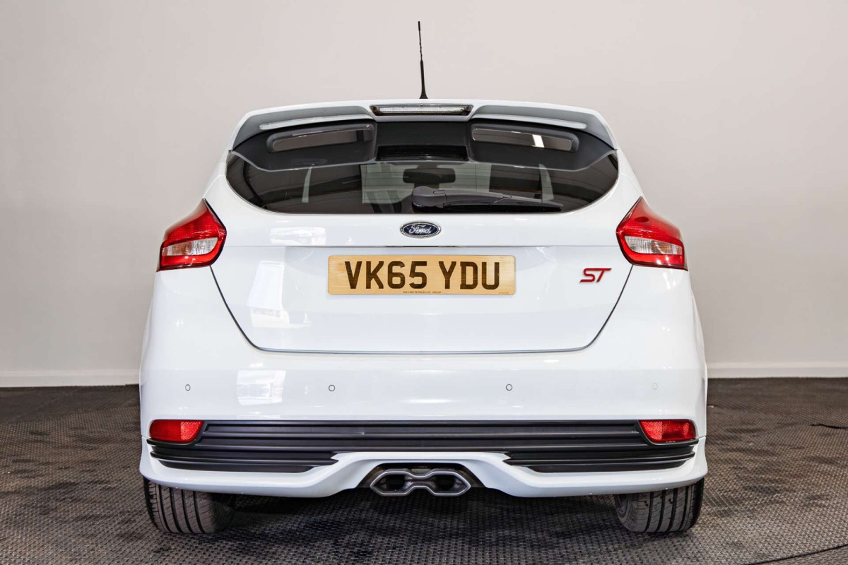 FORD FOCUS 2015 (65) 2.0 TDCI ST-2 HATCHBACK 5DR DIESEL MANUAL EURO 6 (S/S) (185 PS) - 2015 - £8,300