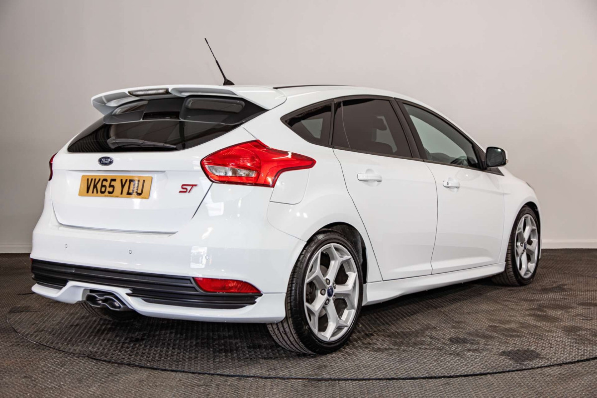 FORD FOCUS 2015 (65) 2.0 TDCI ST-2 HATCHBACK 5DR DIESEL MANUAL EURO 6 (S/S) (185 PS) - 2015 - £8,300