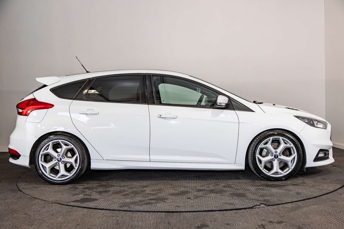 FORD FOCUS 2015 (65) 2.0 TDCI ST-2 HATCHBACK 5DR DIESEL MANUAL EURO 6 (S/S) (185 PS) - 2015 - £8,300