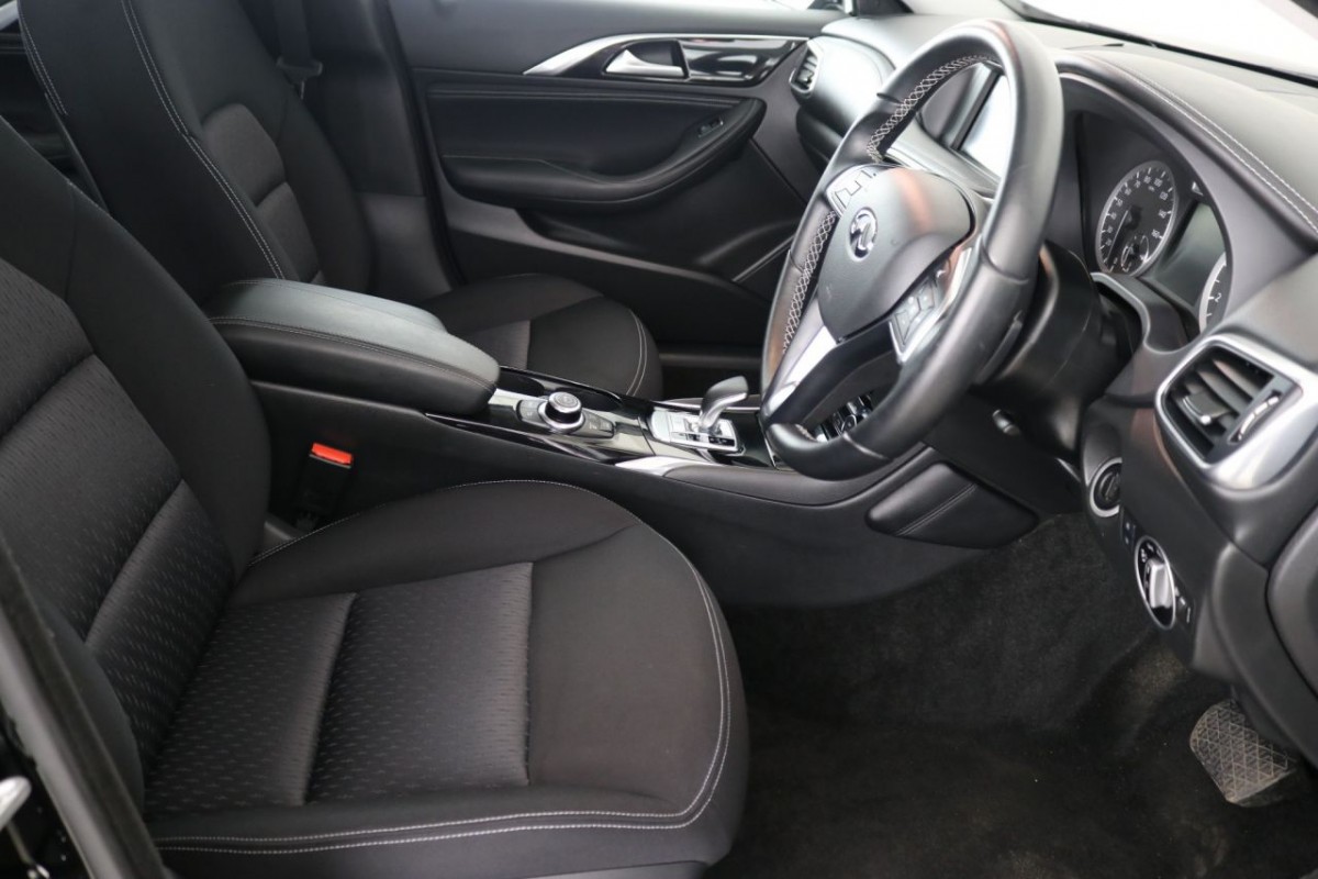 INFINITI Q30 1.6 SE 5D 155 BHP - 2017 - £15,490