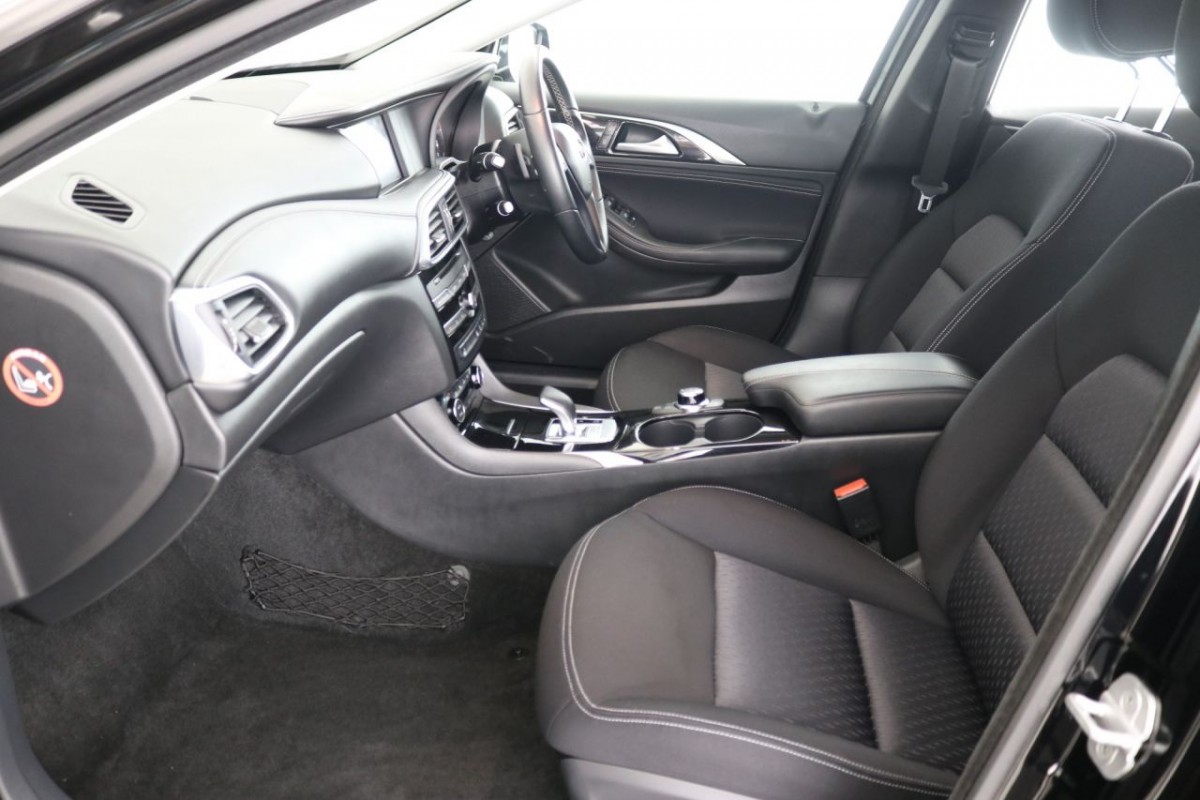 INFINITI Q30 1.6 SE 5D 155 BHP - 2017 - £15,490