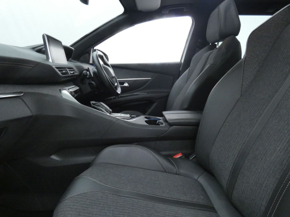 PEUGEOT 5008 1.5 BLUEHDI S/S GT LINE PREMIUM 5D 129 BHP - 2019 - £24,700