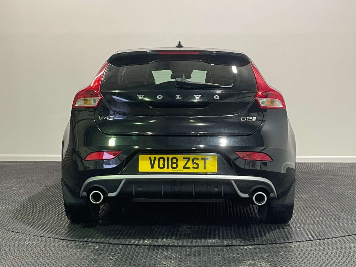 VOLVO V40 2018 (18) 2.0 D2 R-DESIGN NAV PLUS HATCHBACK 5DR DIESEL MANUAL EURO 6 (S/S) (120 PS) - 2018 - £10,000
