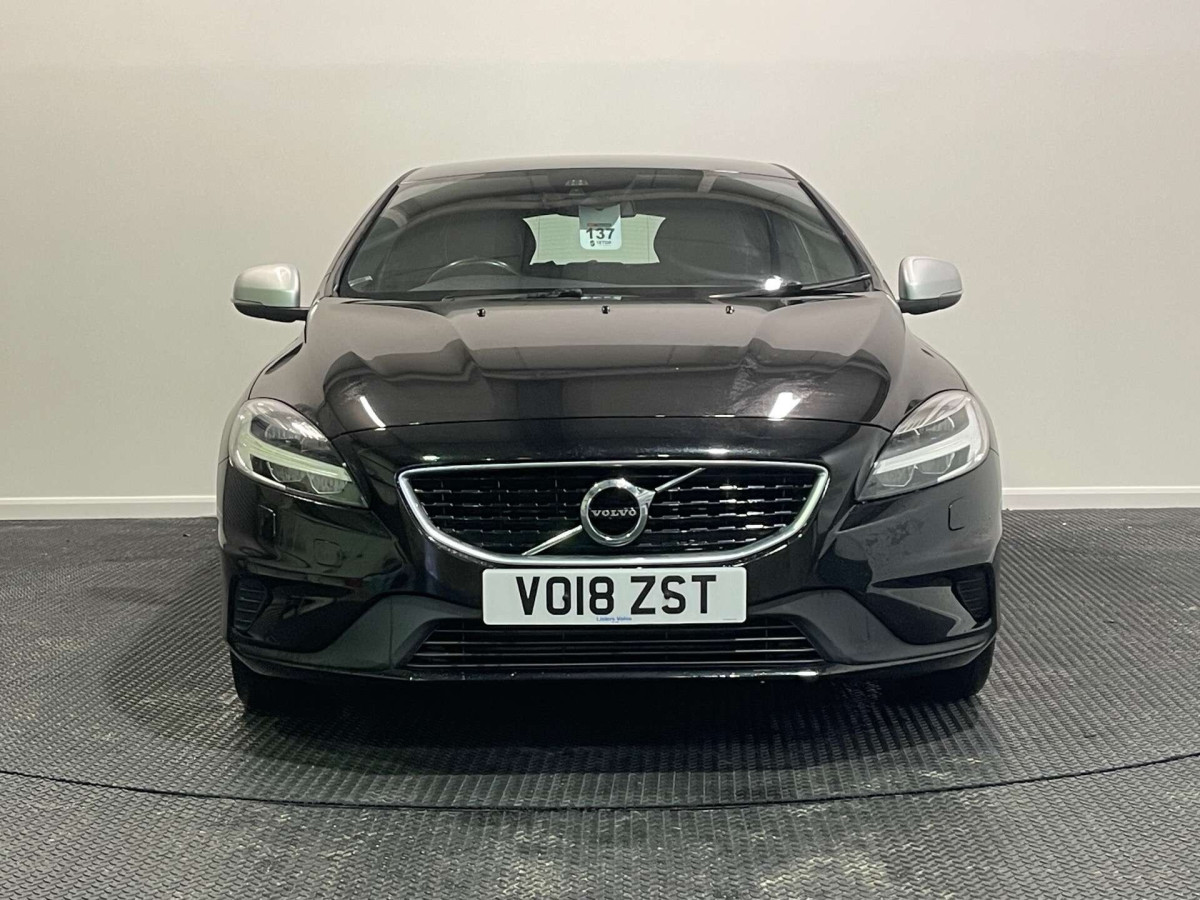 VOLVO V40 2018 (18) 2.0 D2 R-DESIGN NAV PLUS HATCHBACK 5DR DIESEL MANUAL EURO 6 (S/S) (120 PS) - 2018 - £10,000