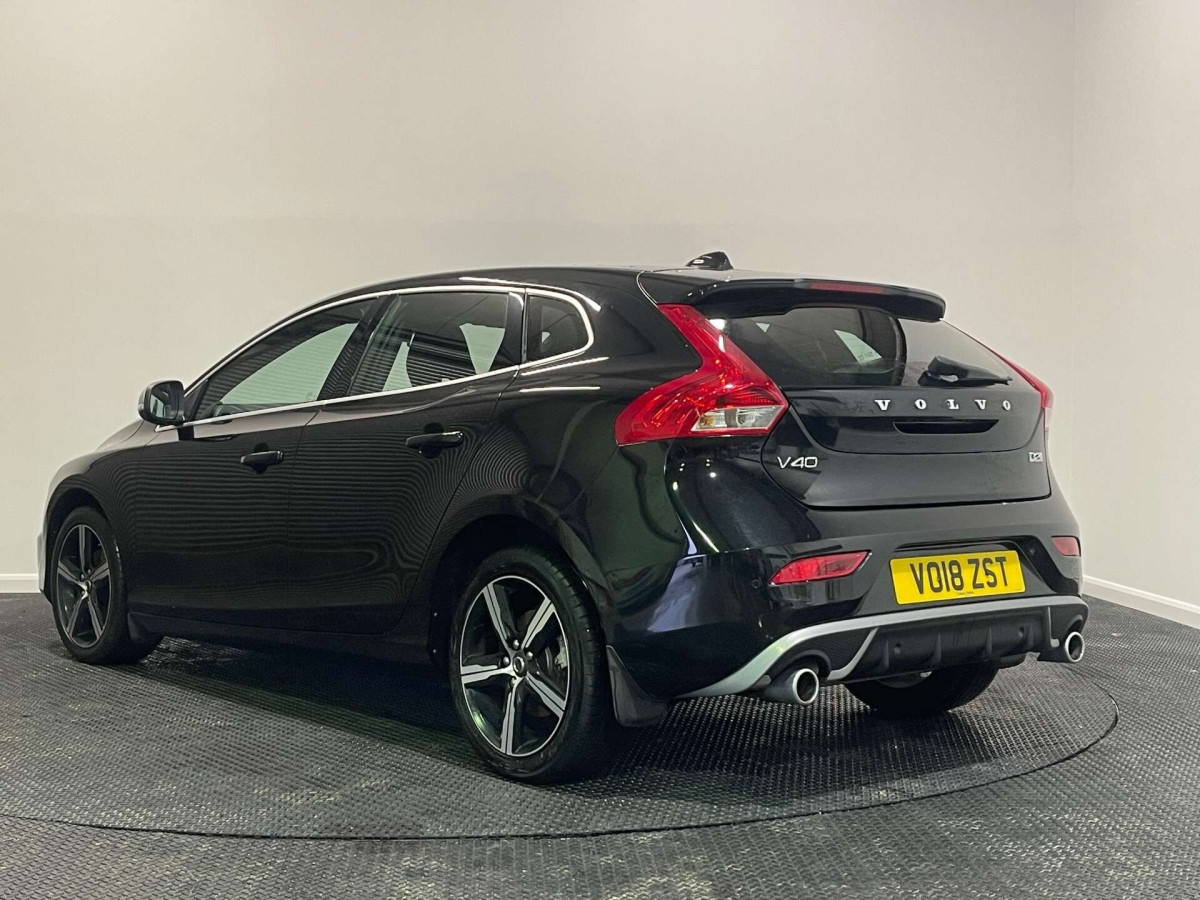VOLVO V40 2018 (18) 2.0 D2 R-DESIGN NAV PLUS HATCHBACK 5DR DIESEL MANUAL EURO 6 (S/S) (120 PS) - 2018 - £10,000