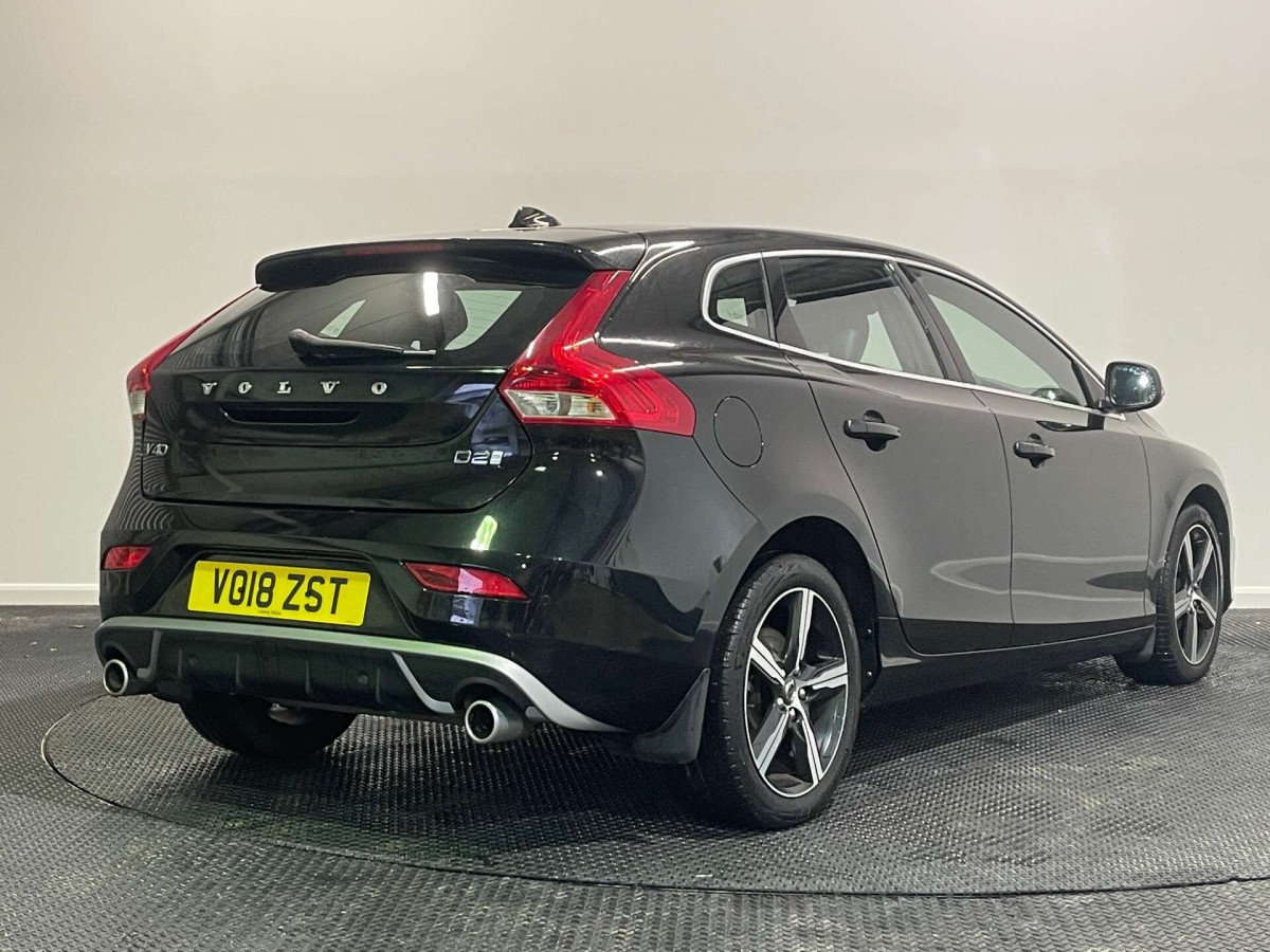 VOLVO V40 2018 (18) 2.0 D2 R-DESIGN NAV PLUS HATCHBACK 5DR DIESEL MANUAL EURO 6 (S/S) (120 PS) - 2018 - £10,000