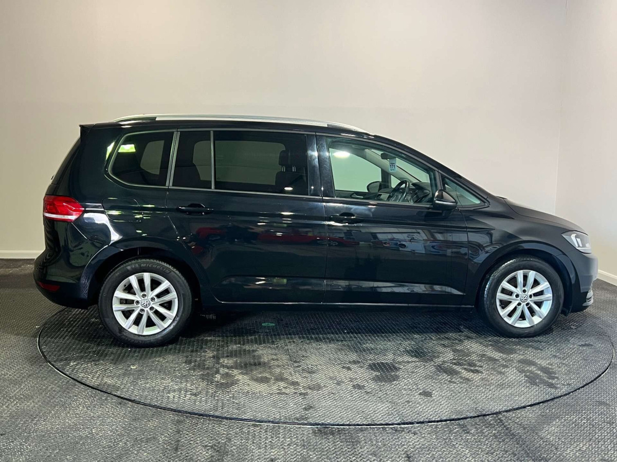 VOLKSWAGEN TOURAN 2018 (68) 1.6 TDI SE MPV 5DR DIESEL DSG EURO 6 (S/S) (115 PS) - 2018 - £12,250
