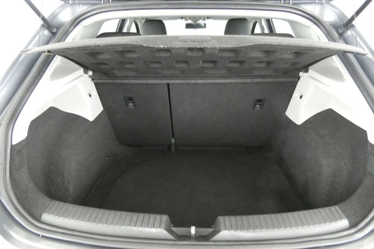 SEAT LEON 1.6 TDI ECOMOTIVE SE TECHNOLOGY 5D 110 BHP HATCHBACK - 2014 - £6,990